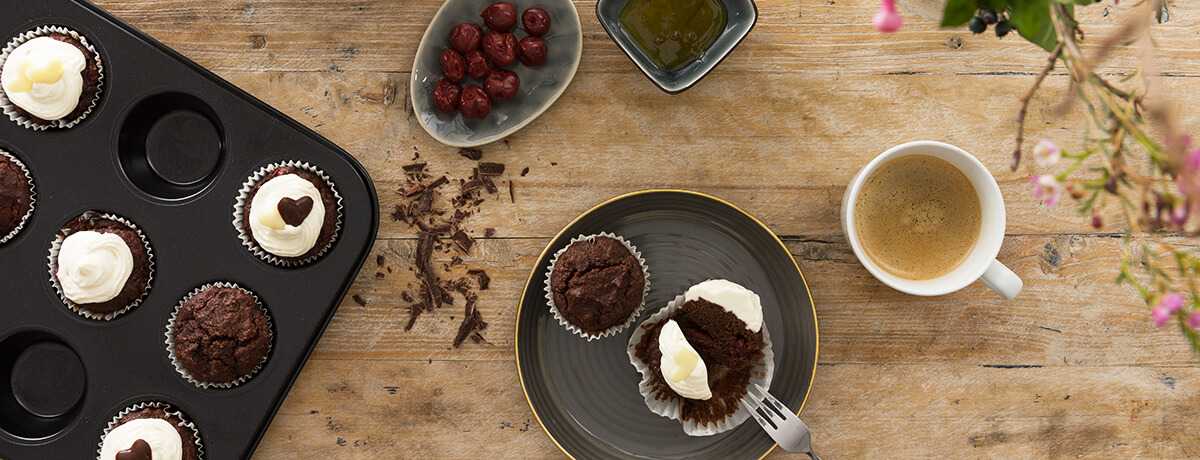 Muffin al cioccolato e amarene