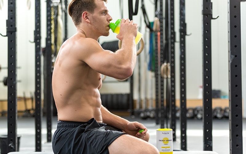 white man drinking Energy Aminos in the gym before basic endurance training