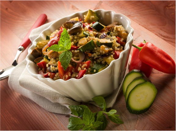 Eine Schale mit leckerem Quinoa Salat.