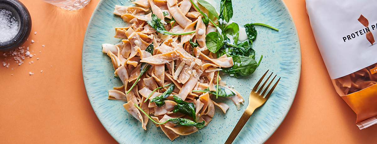 Protein Pasta mit cremiger Käse-Sahne-Soße | Leichte Küche