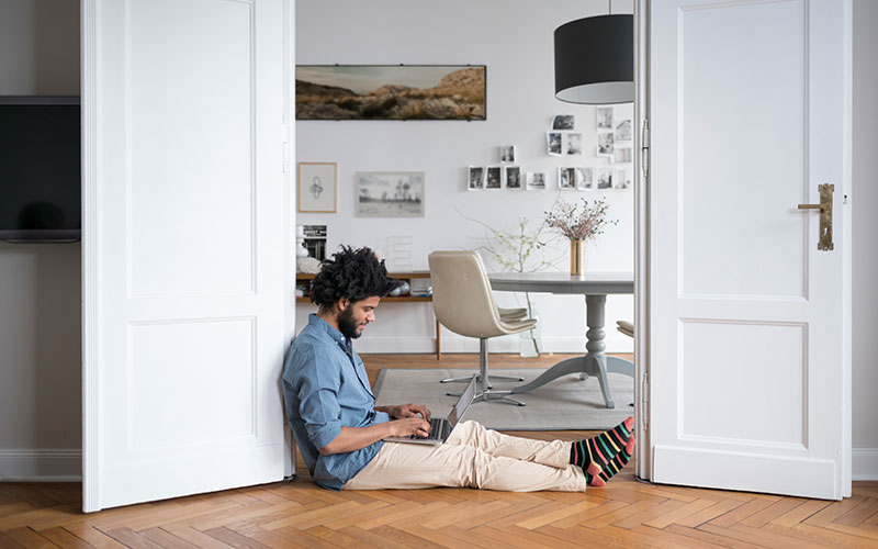 how to set up a home office so it doesn't look like the white man in this picture, siti