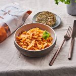 Pâtes protéinées sauce poivron & feta vegan au four
