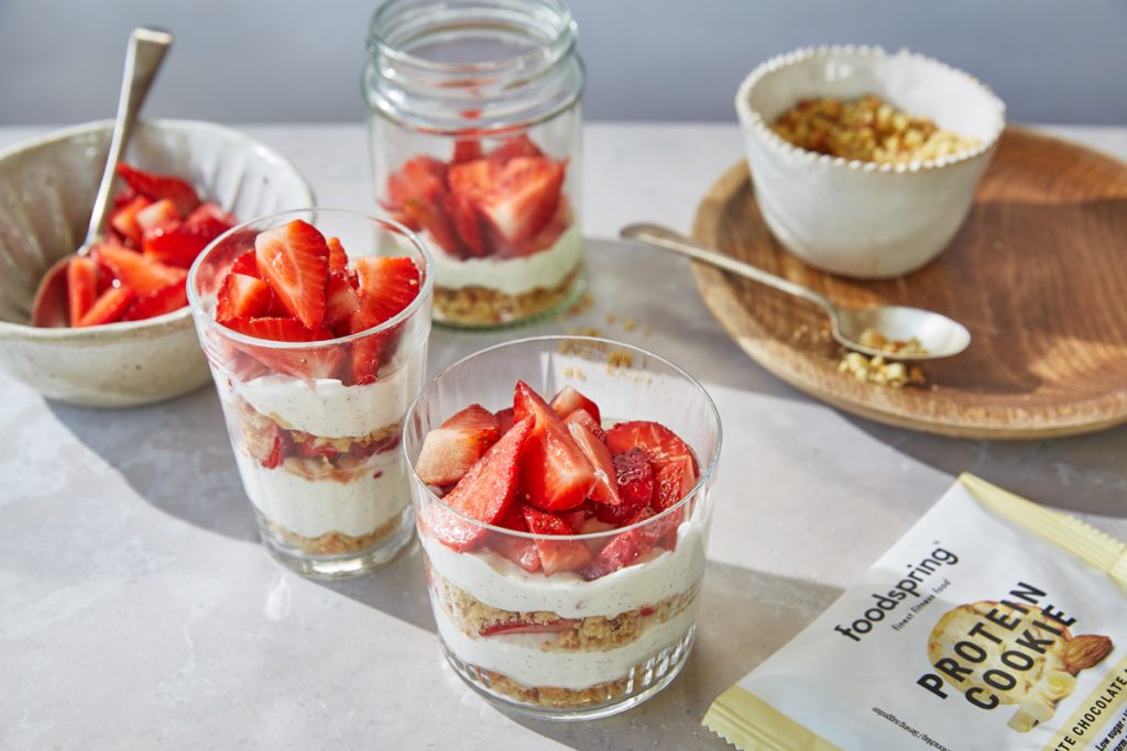 strawberry cheesecake jars with protein cookies
