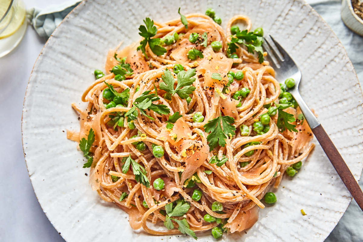 healthy creamy smoked salmon pasta with peas and cream cheese