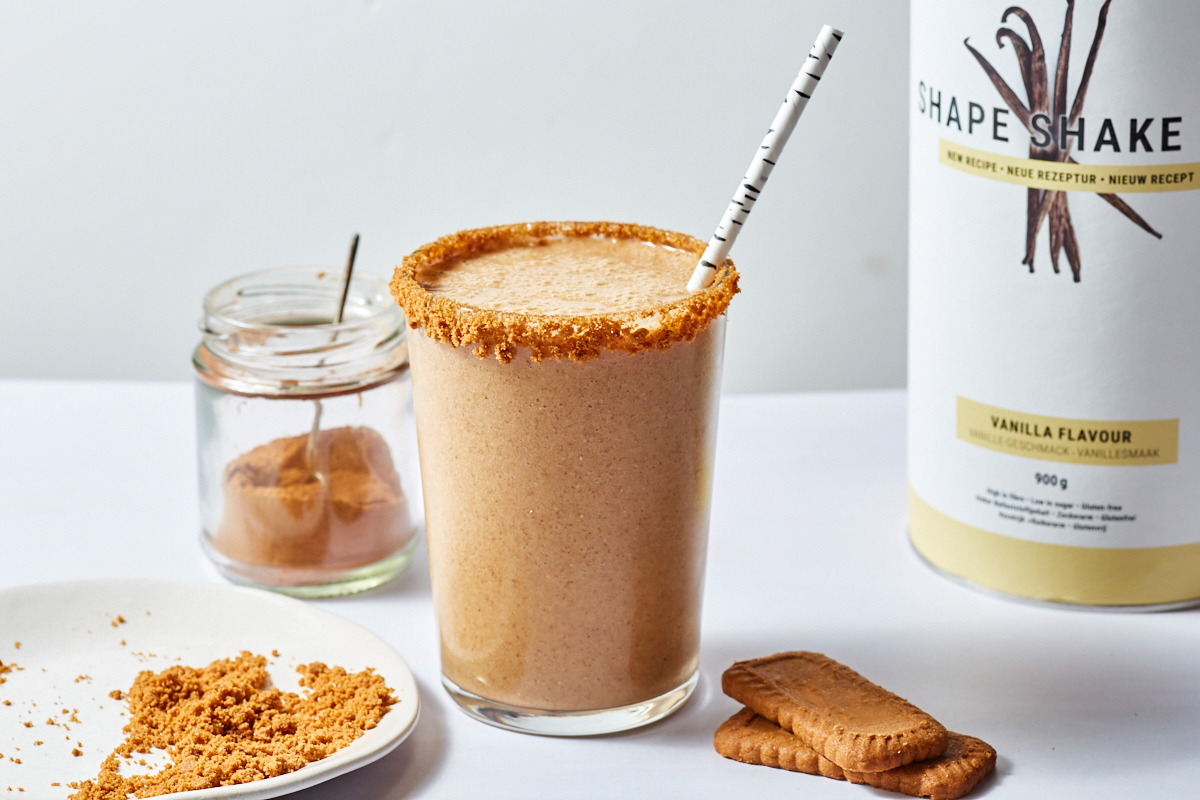 Coffee Speculoos Shape Shake in a glass with a paper straw
