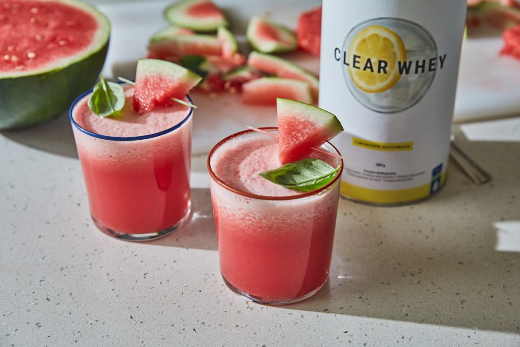 Alkoholfreier Wassermelone Sour Cocktail mit Clear Whey Proteinpulver