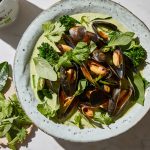 Cozze al curry con brodo di cocco e lemongrass