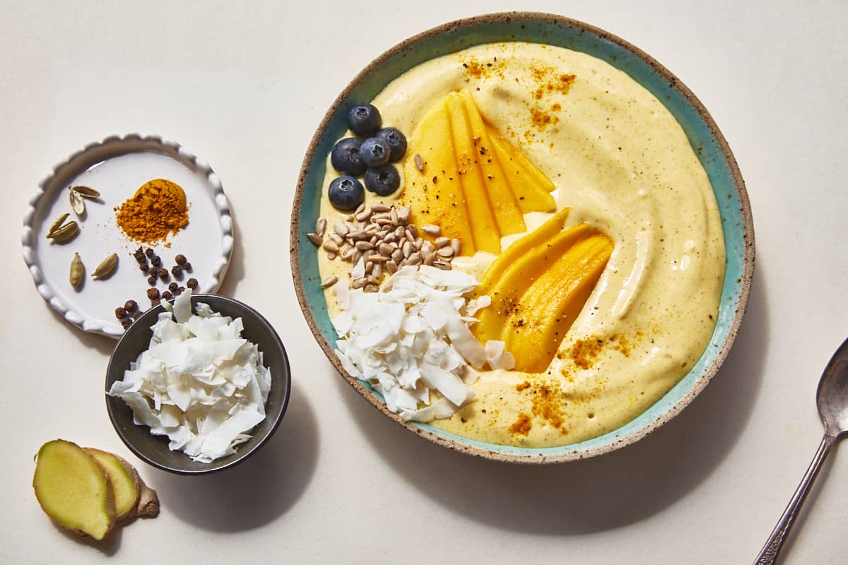 Mango Golden Milk Smoothie Bowl - foodspring