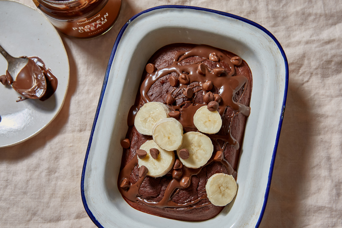 chocolate banana baked oats with hazelnut protein cream