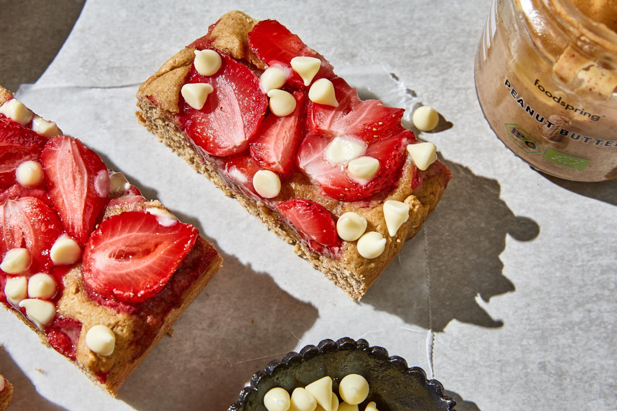 healthy strawberry blondies with white chocolate and peanut butter