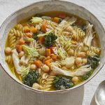 Zuppa di pollo e verdure