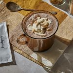 Cioccolata calda proteica al pan di zenzero