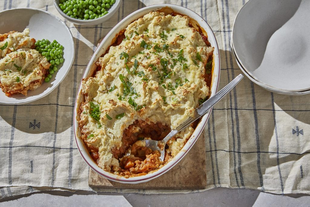 healthy cottage pie with celeriac mash and beef mince