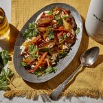 Verdure invernali al forno con labneh e nocciole