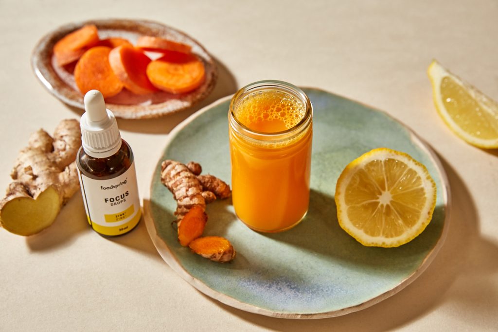 turmeric ginger shot with foodspring focus drops